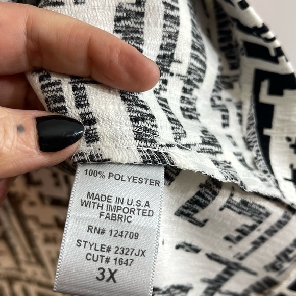 IC by Connie K artsy 2 button jacket hi low hem Size 3X Women’s - Picture 5 of 5